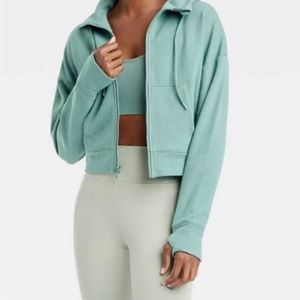 All in Motion Ribbed Fleece Cropped Hooded Sweatshirt in Forest Green